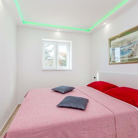 Apartments Jenny Pinezići Eksteriør billede