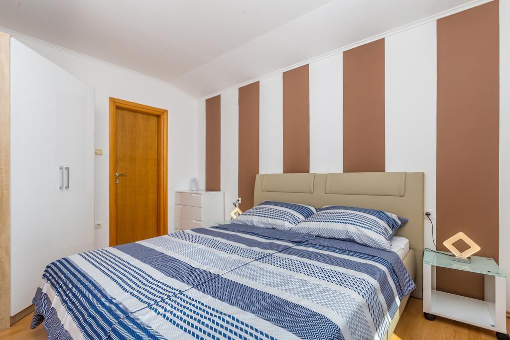 Apartments Jenny Pinezići Eksteriør billede